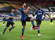 英雄联盟总决赛-斯旺西主场大胜，击败卢顿城