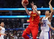 英雄联盟总决赛-重庆男篮在比赛中逆转胜利，领跑积分