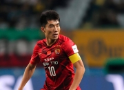 英雄联盟总决赛门票-足球比赛中球队展现出坚韧不拔的斗志