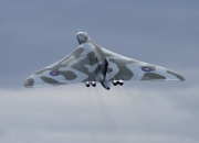 LOL赛事-控速者，当篮球暂停与赛车轰鸣时，詹姆斯如何诠释两种唯一的统治力