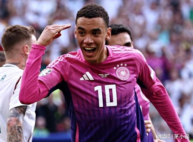 包含超级战绩！西亚球队火力全开，轻松晋级的词条