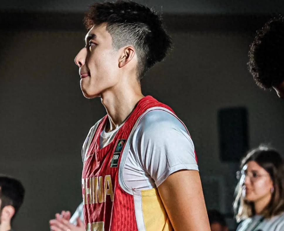 青年队小将在比赛中展现出惊人实力