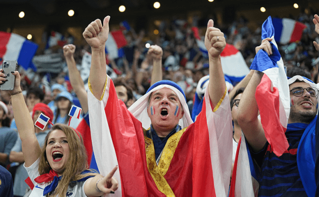 关于世界杯传奇谢幕，球迷泪洒赛场的信息