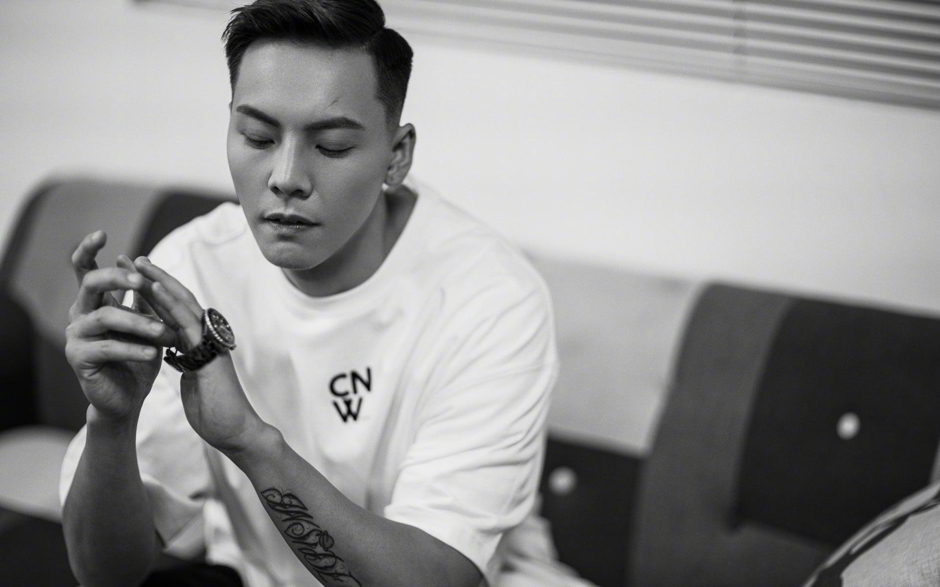 冰的韧劲，火的淬炼，当集体意志照亮个体蜕变之路